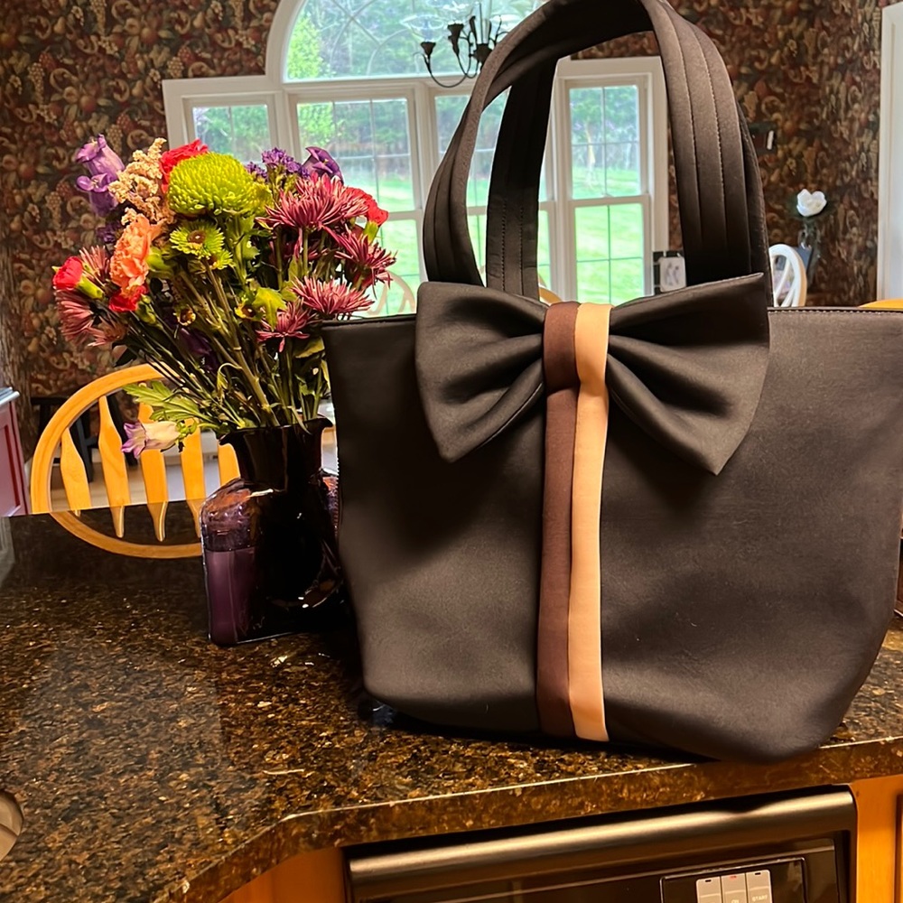 Stella & Dot large Tote. Navy with Bow